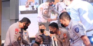 HUT Lalu Lintas Bhayangkara ke-67, Jasa Raharja Sulsel Berikan Bantuan Kursi Roda Korban Lakalantas