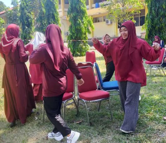 Semarak HUT RI ke-78, Joged Kursi Warnai Lomba yang Digelar Fakes UPRI